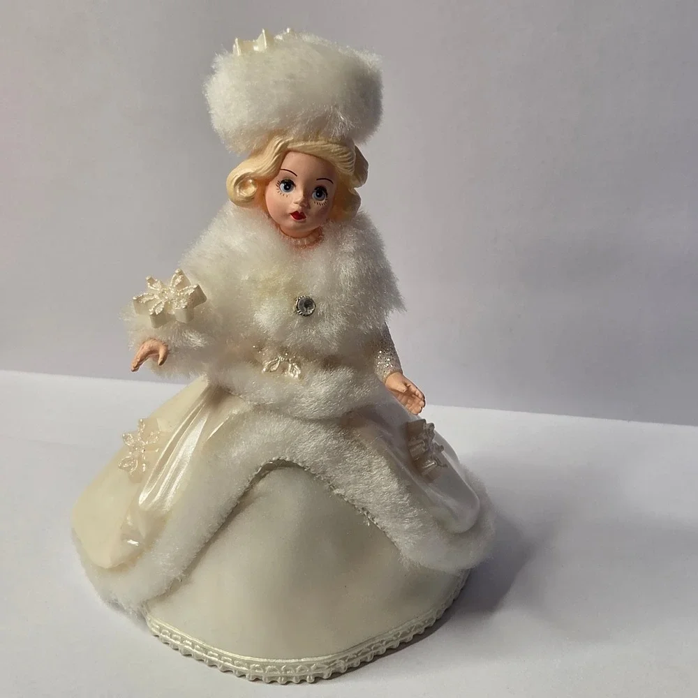 Hallmark Keepsake 2002 Madame Alexander Winter Wonderland Ornament 7th Series